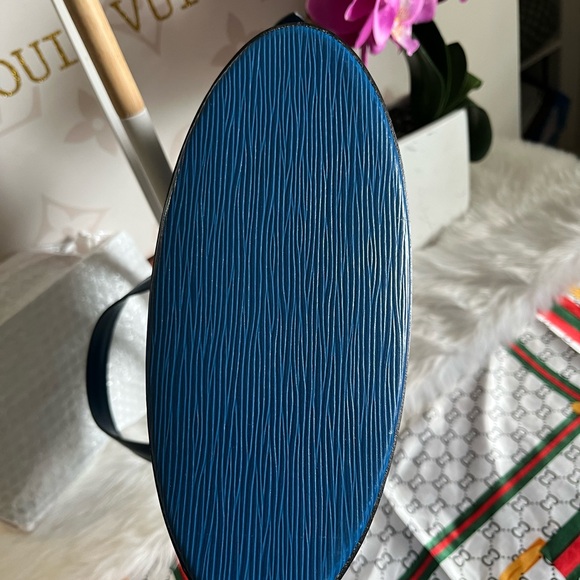 #027 LV EPI BLUE LEATHER BAG - Picture 4 of 9